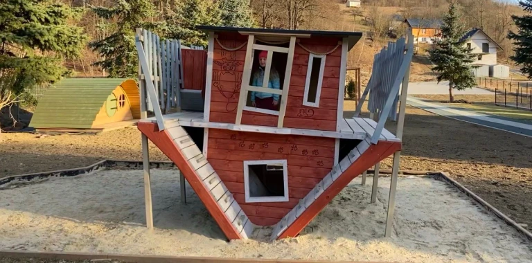 domek drewniany dla dzieci 